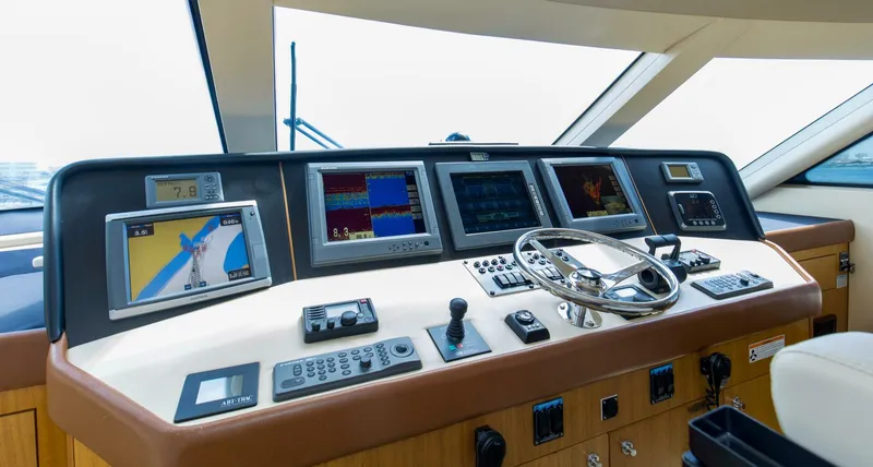 Slide: The Image of 2007 68 Hatteras 68 Enclosed Bridge REFUGE Electronics (1) - 5535616