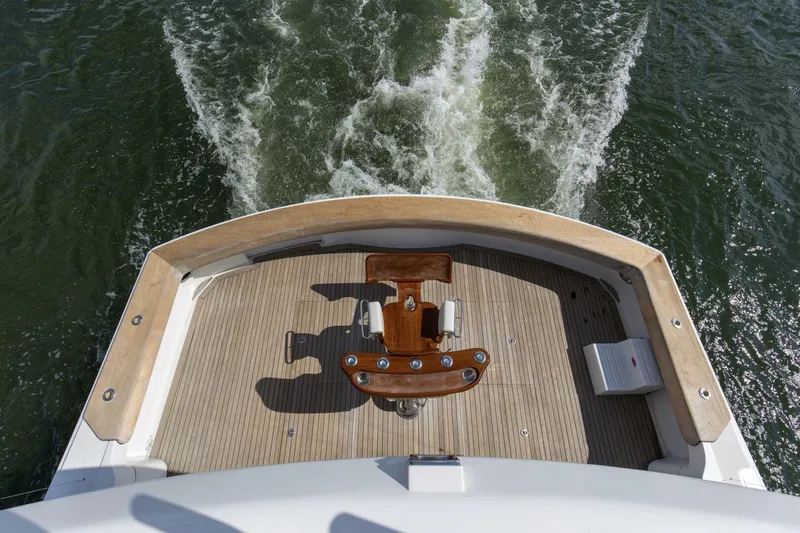 Slide: The Image of 2007 68 Hatteras 68 Enclosed Bridge REFUGE Cockpit  (2) - 5535629