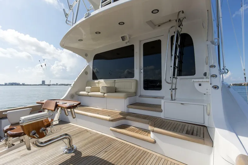 Slide: The Image of 2007 68 Hatteras 68 Enclosed Bridge REFUGE Cockpit  (3) - 5535630