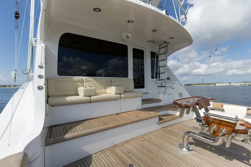 Slide: The Image of 2007 68 Hatteras 68 Enclosed Bridge REFUGE Cockpit  (4) - 5535631