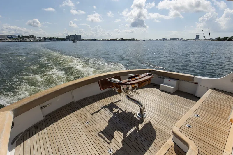 Slide: The Image of 2007 68 Hatteras 68 Enclosed Bridge REFUGE Cockpit  (9) - 5535636
