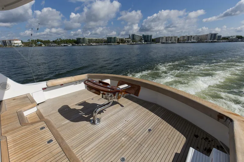 Slide: The Image of 2007 68 Hatteras 68 Enclosed Bridge REFUGE Cockpit  (10) - 5535637