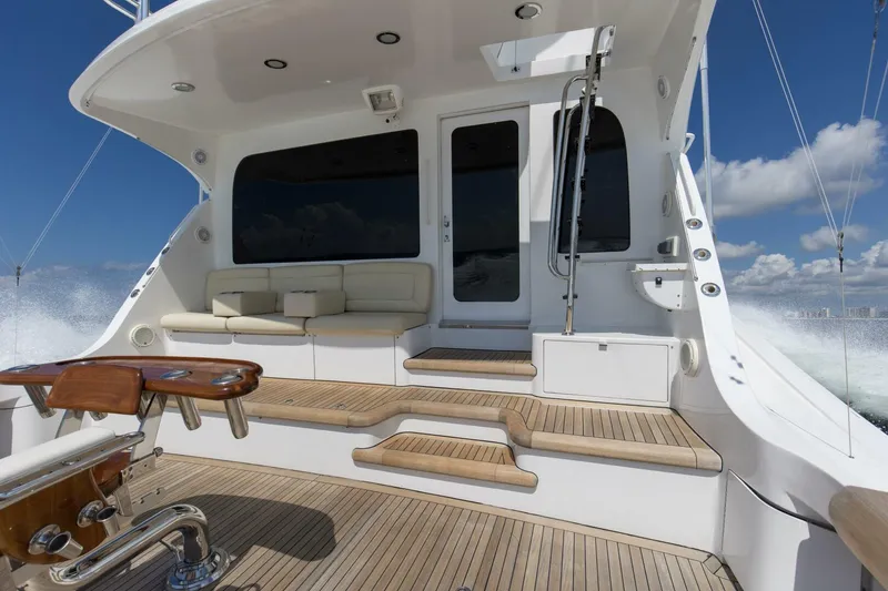 Slide: The Image of 2007 68 Hatteras 68 Enclosed Bridge REFUGE Cockpit  (13) - 5535640