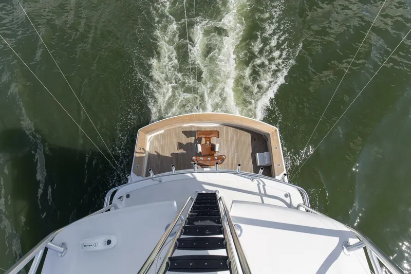 Slide: The Image of 2007 68 Hatteras 68 Enclosed Bridge REFUGE Cockpit (1) - 5535641