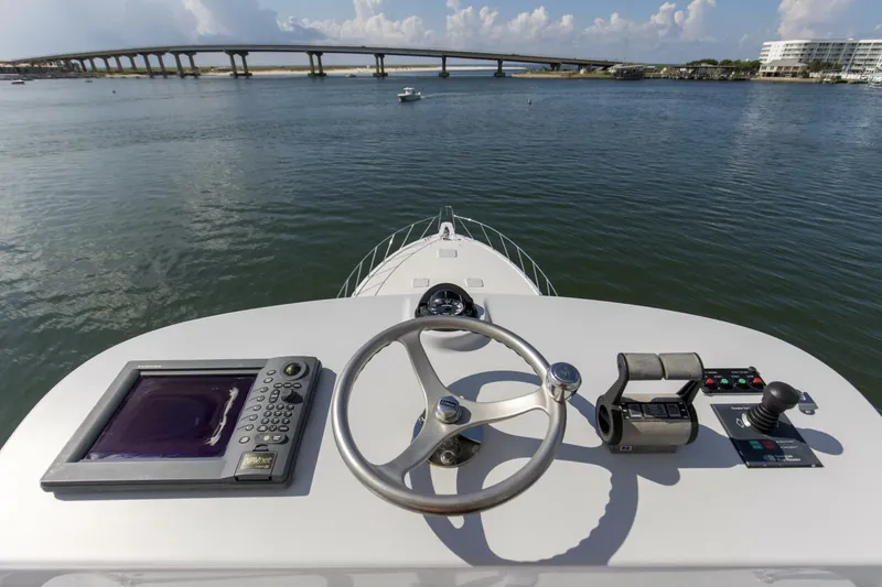 Slide: The Image of 2007 68 Hatteras 68 Enclosed Bridge REFUGE Tower  (4) - 5535648