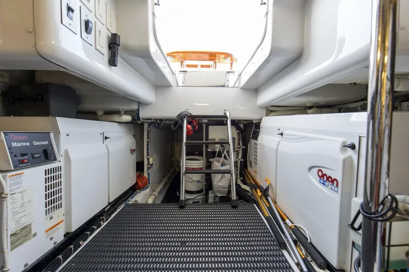 Slide: The Image of 2007 68 Hatteras 68 Enclosed Bridge REFUGE Engine Room (3) - 5535654