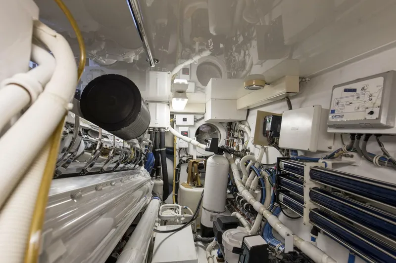 Slide: The Image of 2007 68 Hatteras 68 Enclosed Bridge REFUGE Engine Room (7) - 5535658