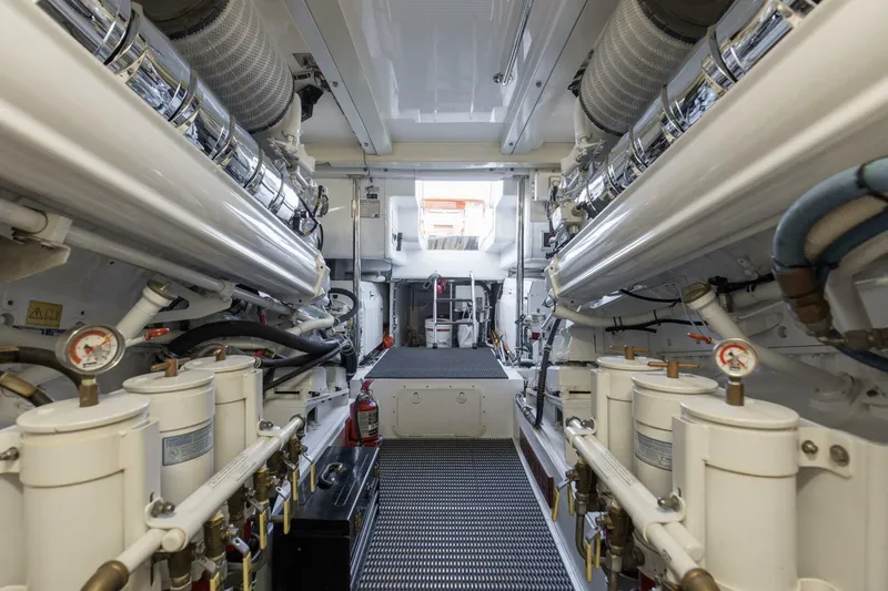 Slide: The Image of 2007 68 Hatteras 68 Enclosed Bridge REFUGE Engine Room (8) - 5535659