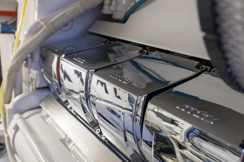 Slide: The Image of 2007 68 Hatteras 68 Enclosed Bridge REFUGE Engine Room (9) - 5535660