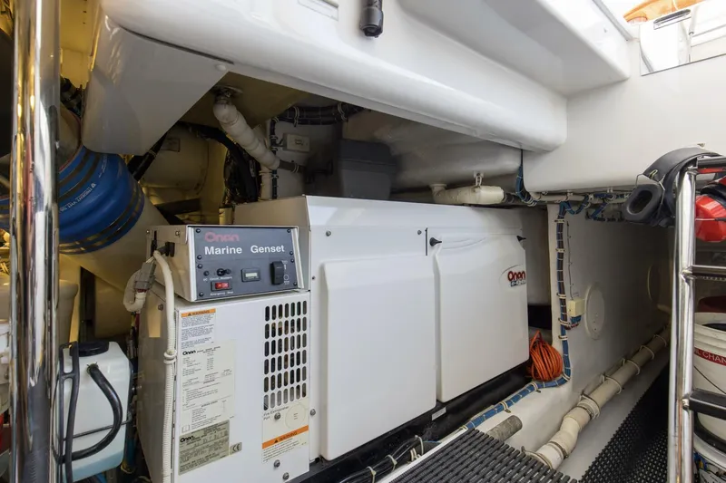 Slide: The Image of 2007 68 Hatteras 68 Enclosed Bridge REFUGE Engine Room (10) - 5535662