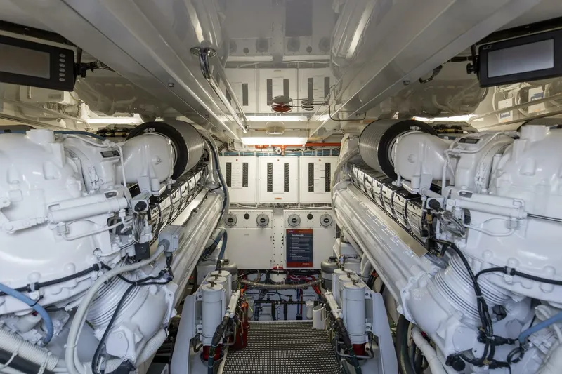 Slide: The Image of 2007 68 Hatteras 68 Enclosed Bridge REFUGE Engine Room (11) - 5535663