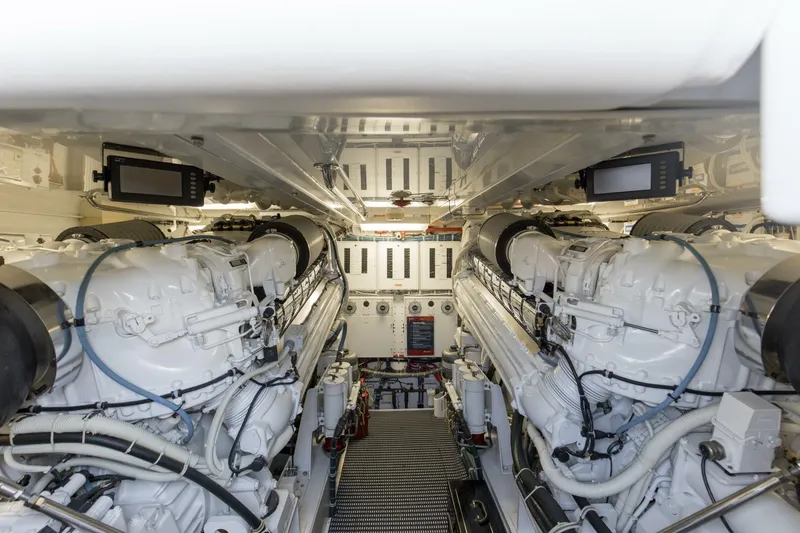 Slide: The Image of 2007 68 Hatteras 68 Enclosed Bridge REFUGE Engine Room (12) - 5535664