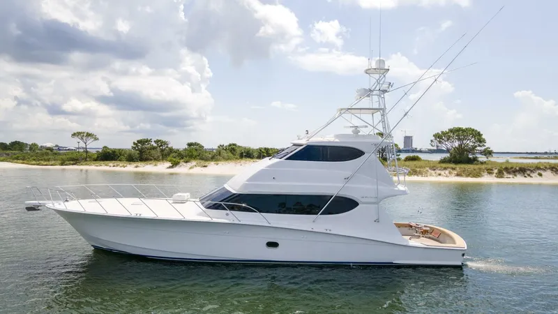 Slide: The Image of 2007 68 Hatteras 68 Enclosed Bridge REFUGE Exterior Profile (1) - 5539515