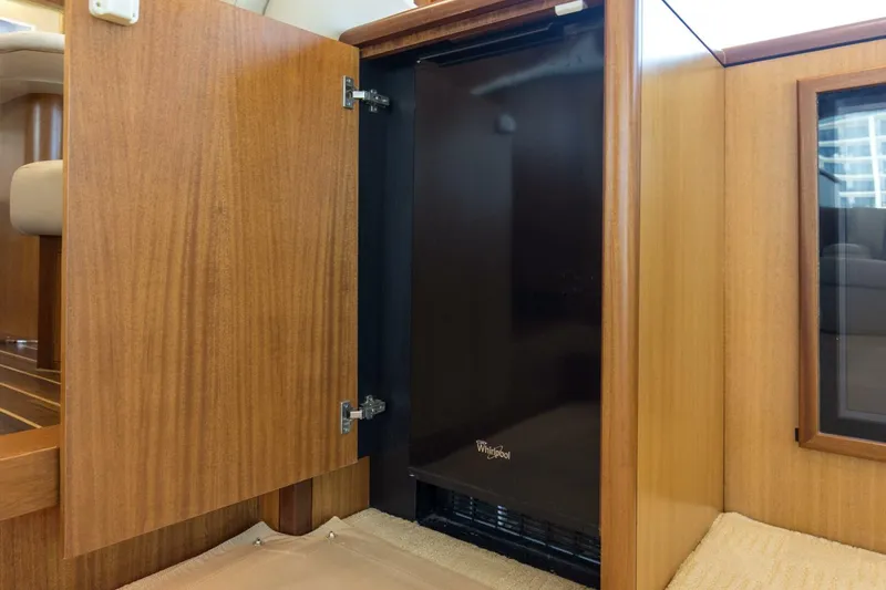 Slide: The Image of 2007 68 Hatteras 68 Enclosed Bridge REFUGE Salon (7) - 5533608