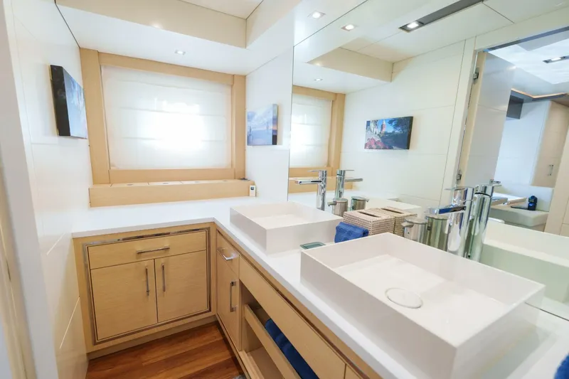 Slide: The Image of Sirena 64 2020 - 5603903