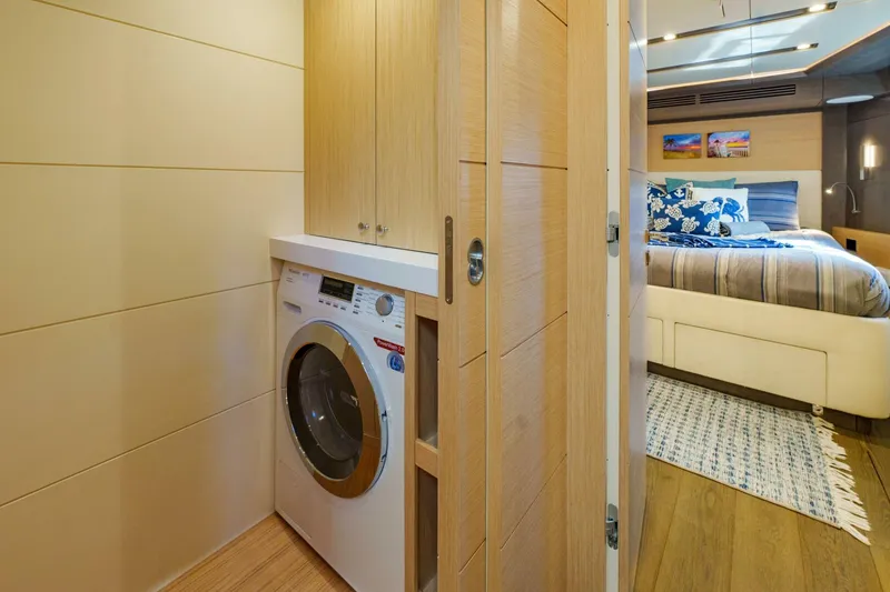 Slide: The Image of Sirena 64 2020 - 5603904