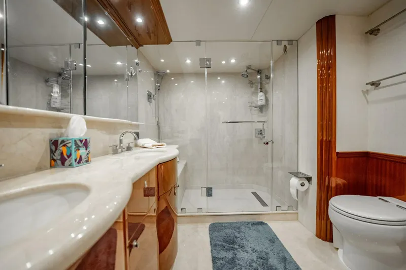 Slide: The Image of Lazzara Yachts 80 EB 2003 - 5607630