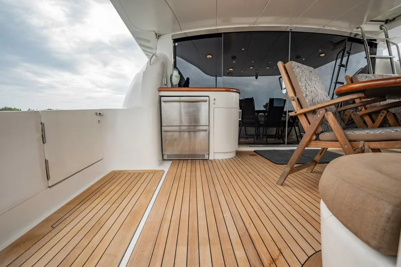 Slide: The Image of Lazzara Yachts 80 EB 2003 - 5607640