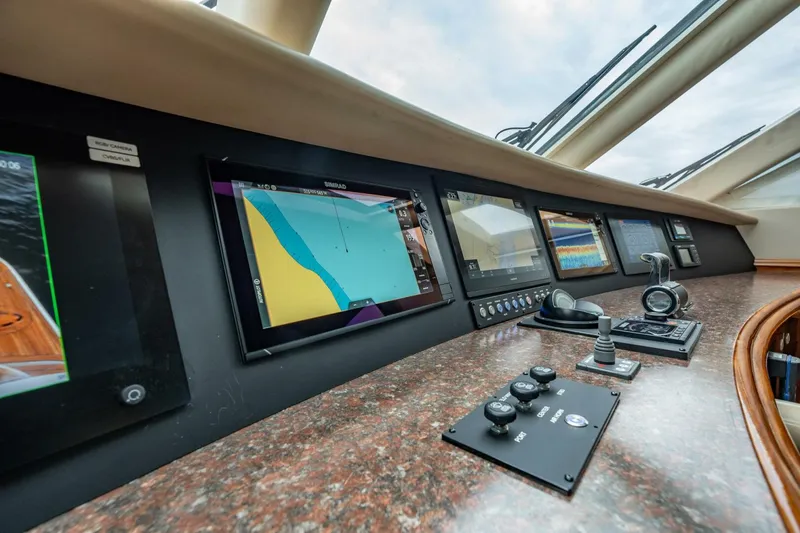 Slide: The Image of Lazzara Yachts 80 EB 2003 - 5607564