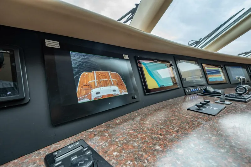 Slide: The Image of Lazzara Yachts 80 EB 2003 - 5607566