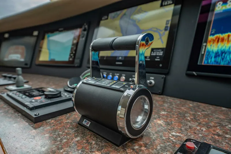 Slide: The Image of Lazzara Yachts 80 EB 2003 - 5607572