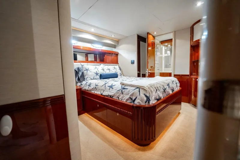 Slide: The Image of Lazzara Yachts 80 EB 2003 - 5607592