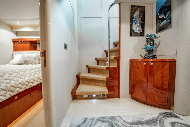 Slide: The Image of Lazzara Yachts 80 EB 2003 - 5607609