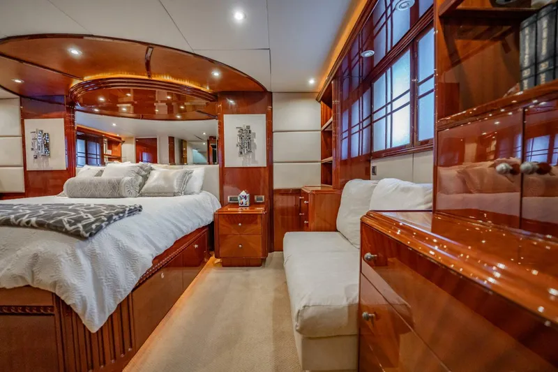 Slide: The Image of Lazzara Yachts 80 EB 2003 - 5607620