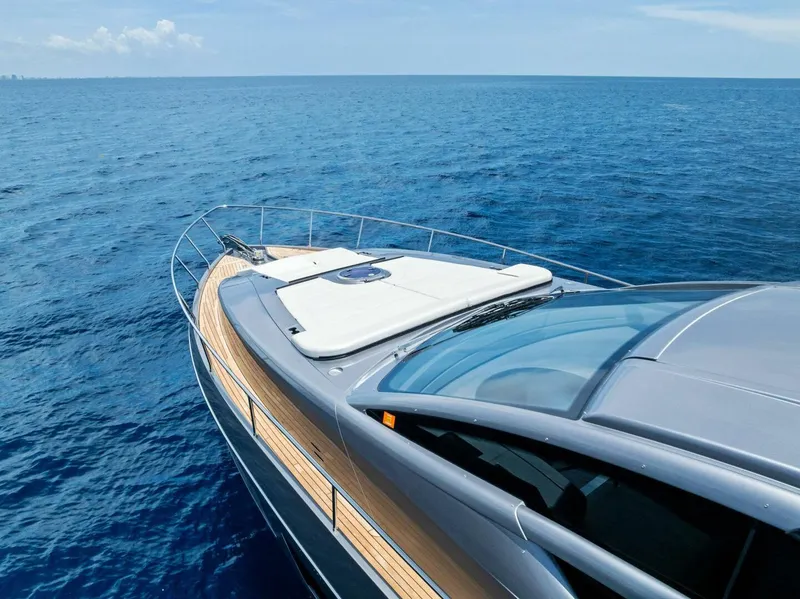 Slide: The Image of 2024 Pershing 6X Bow Sundeck - 5536280