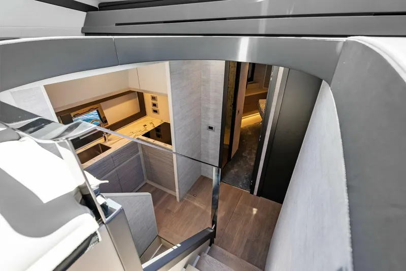 Slide: The Image of 2024 Pershing 6X - 5536250