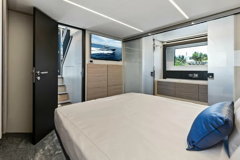 Slide: The Image of 2024 Pershing 6X Master Stateroom - 5536228