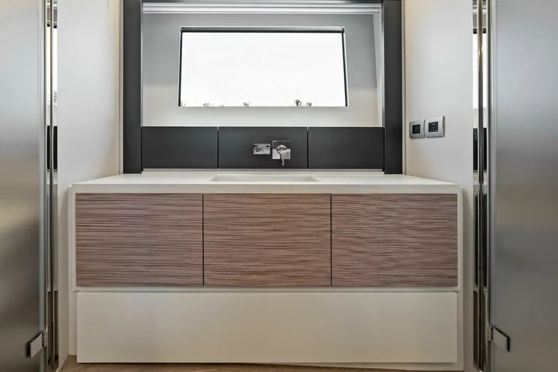 Slide: The Image of 2024 Pershing 6X Master Stateroom - 5536226