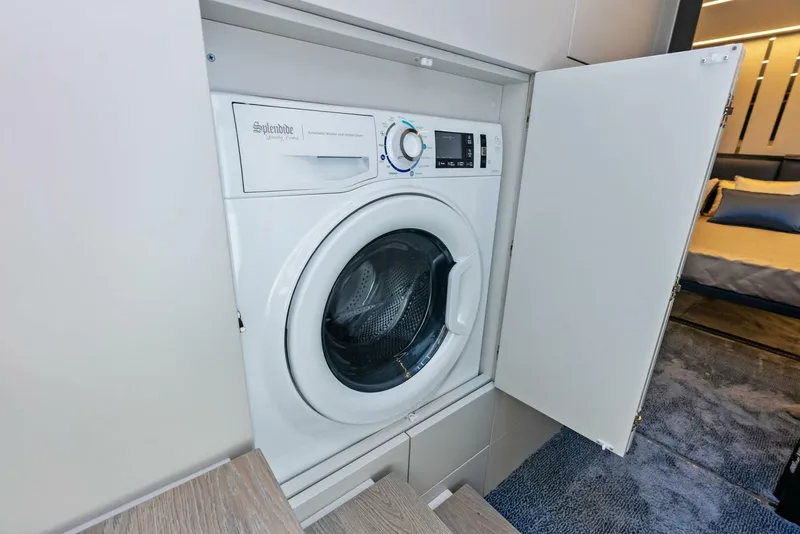 Slide: The Image of 2024 Pershing 6X - 5536216