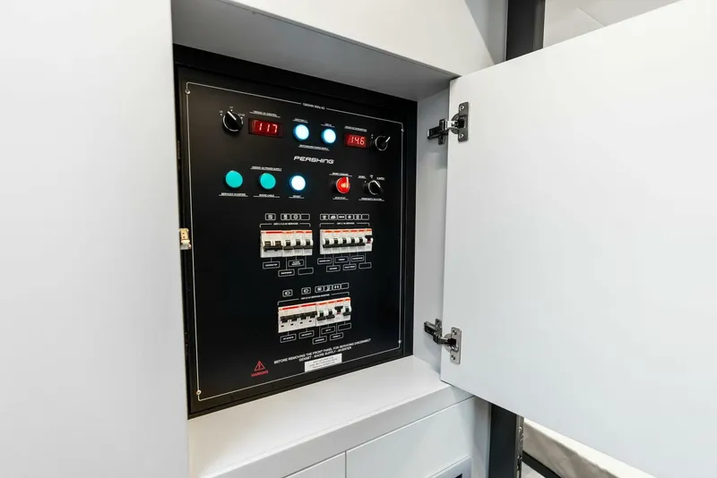 Slide: The Image of 2024 Pershing 6X - 5536232