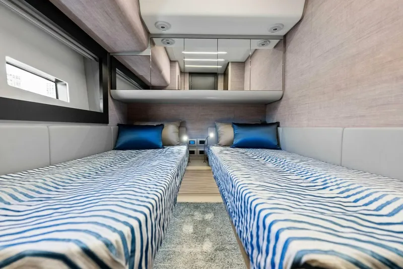 Slide: The Image of 2024 Pershing 6X - 5536239