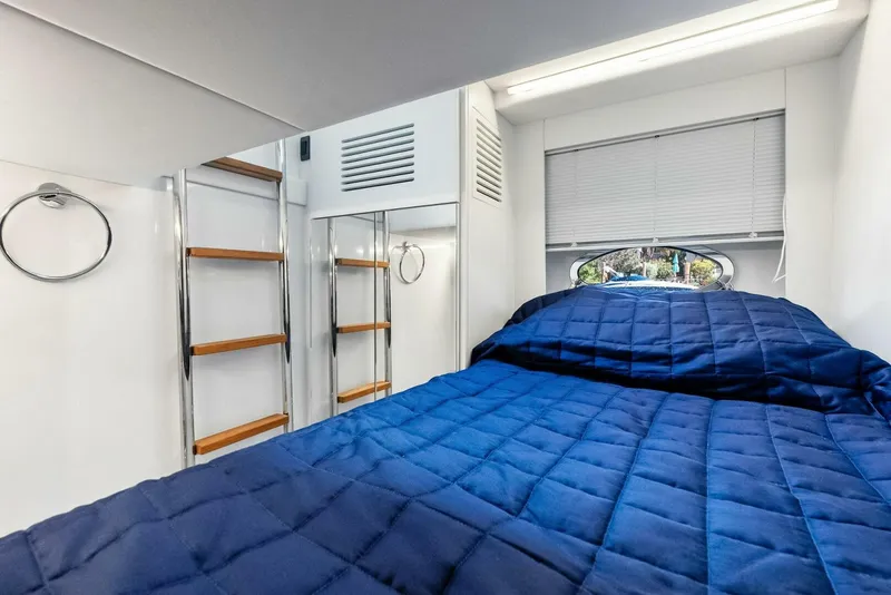 Slide: The Image of 2024 Pershing 6X Crew Cabin - 5536252