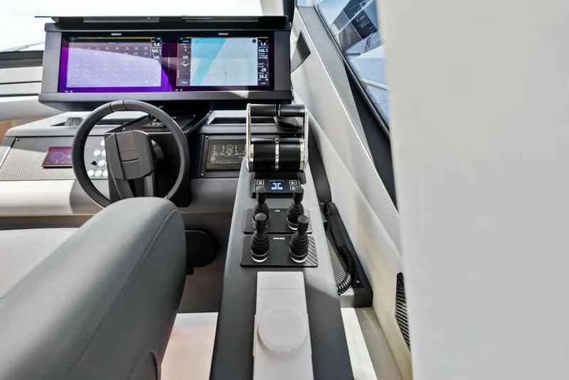 Slide: The Image of 2024 Pershing 6X Helm - 5536193