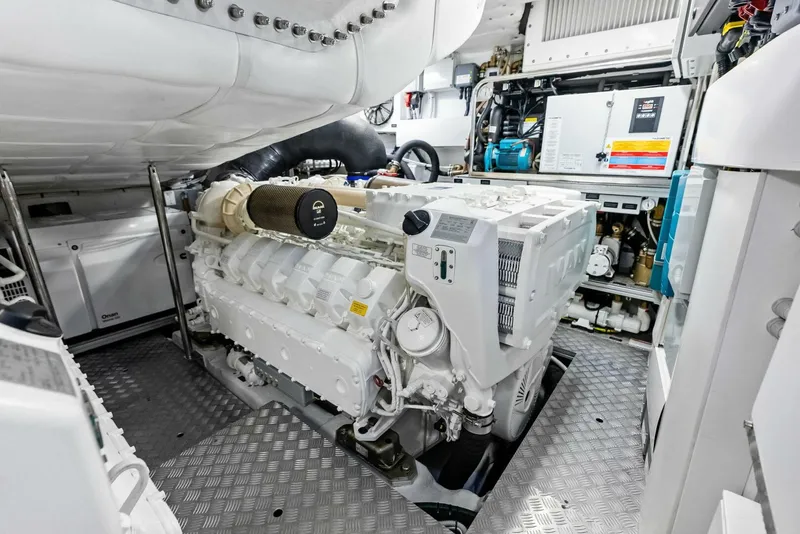 Slide: The Image of 2024 Pershing 6X Engine Room - 5536260