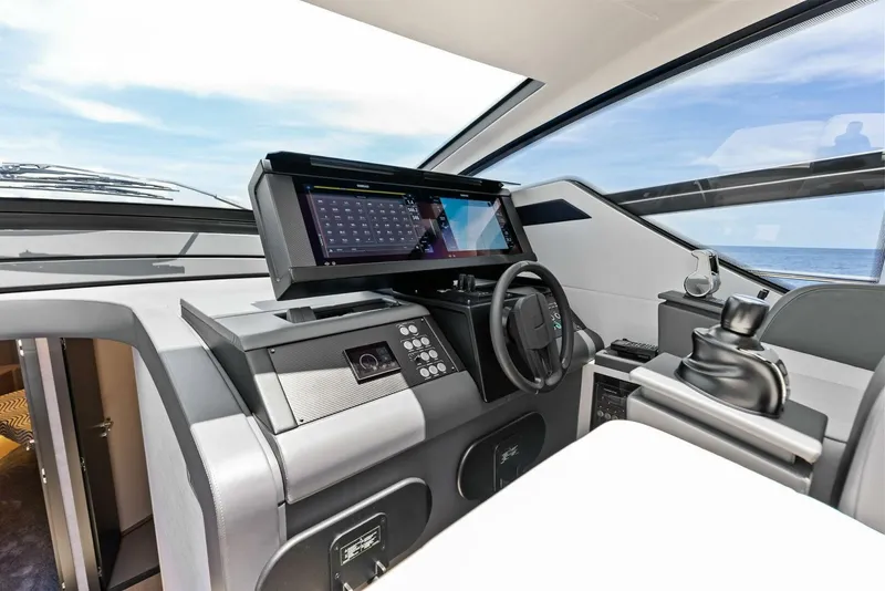 Slide: The Image of 2024 Pershing 6X Helm - 5536192