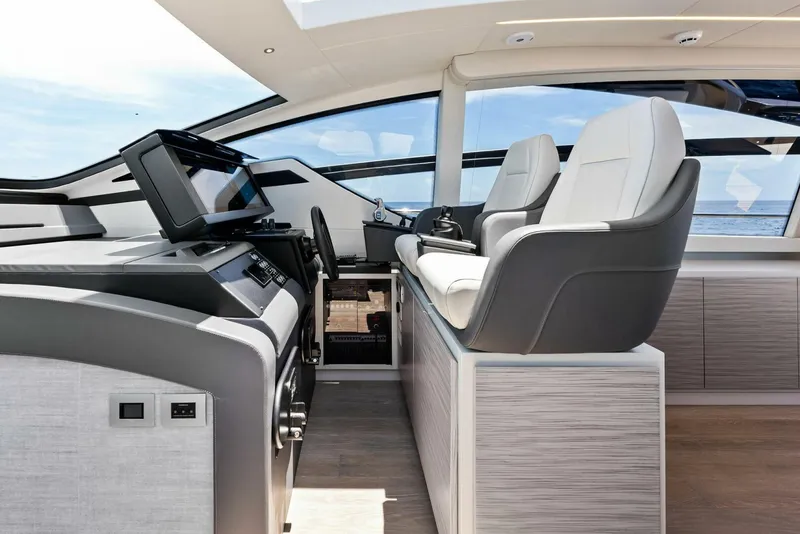 Slide: The Image of 2024 Pershing 6X Helm - 5536191