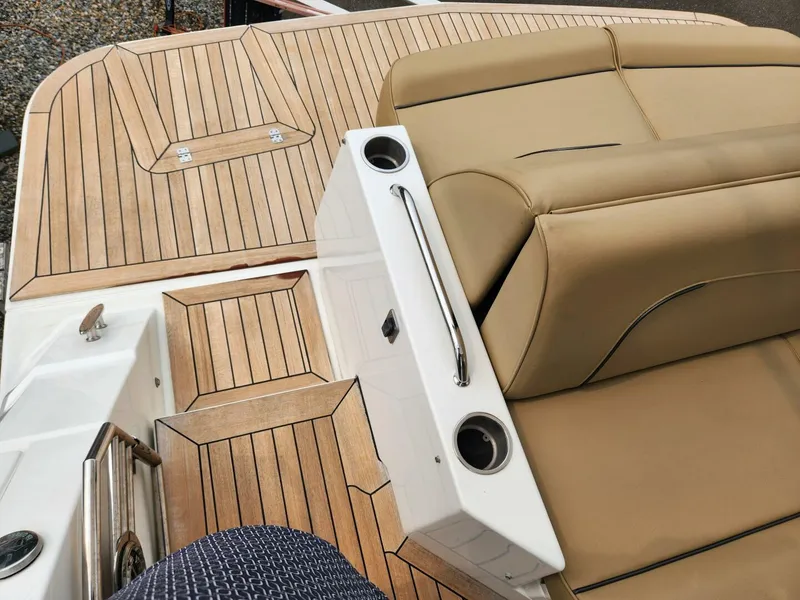 Slide: The Image of Cruisers Yachts Cantius 2016 - 5536629