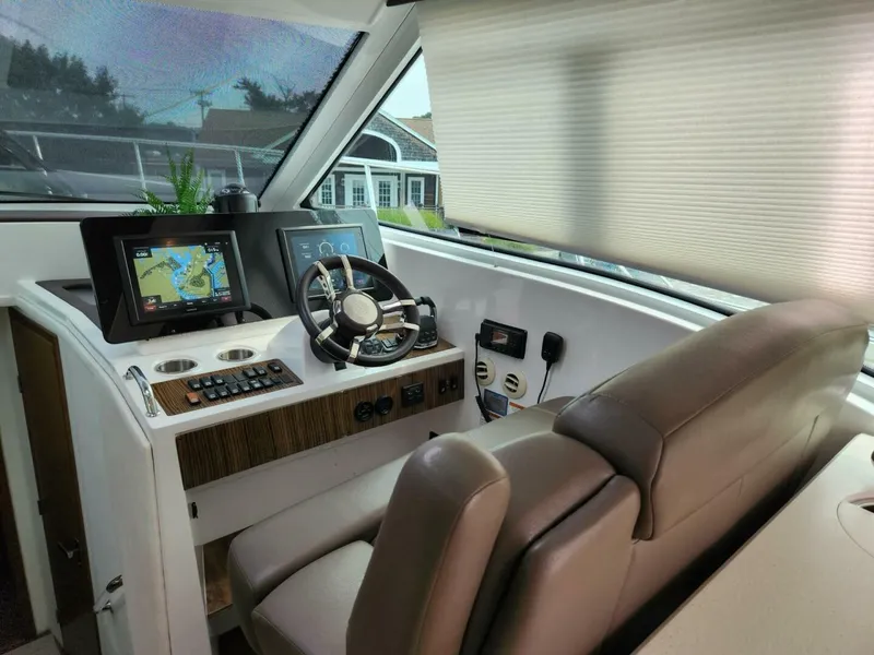 Slide: The Image of Cruisers Yachts Cantius 2016 - 5536610