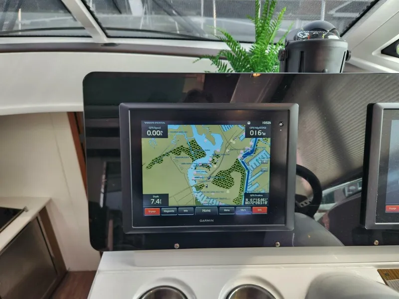 Slide: The Image of Cruisers Yachts Cantius 2016 - 5536614