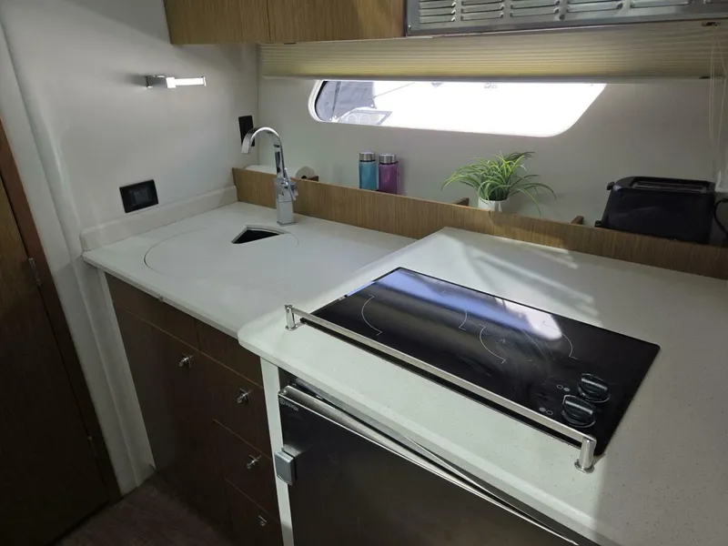 Slide: The Image of Cruisers Yachts Cantius 2016 - 5583774