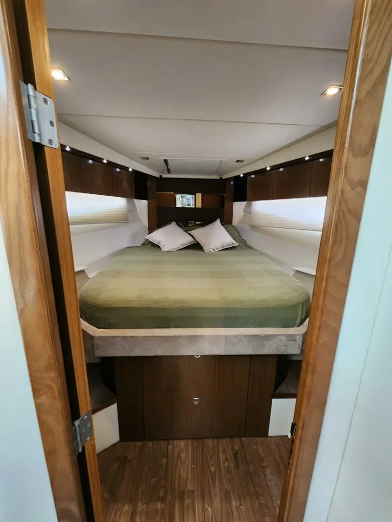 Slide: The Image of Cruisers Yachts Cantius 2016 - 5536601