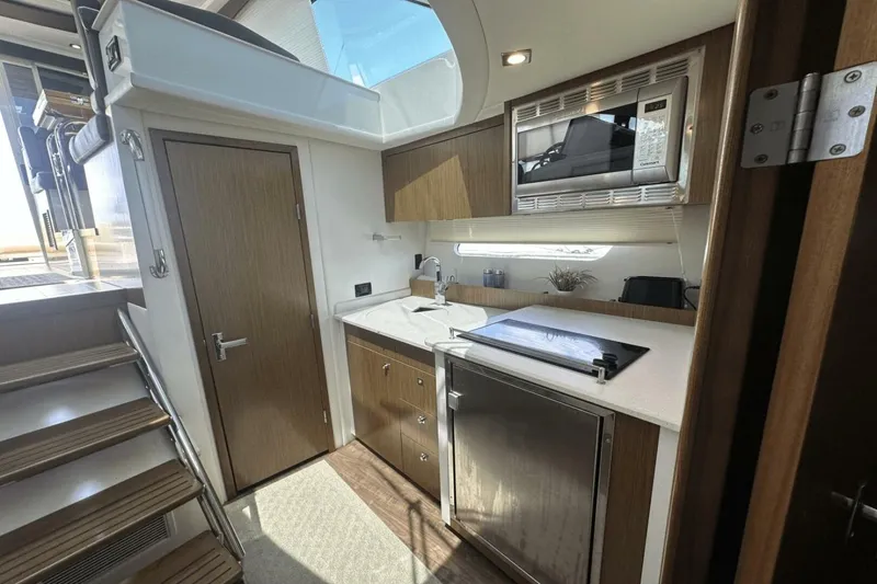 Slide: The Image of Cruisers Yachts Cantius 2016 - 5541110