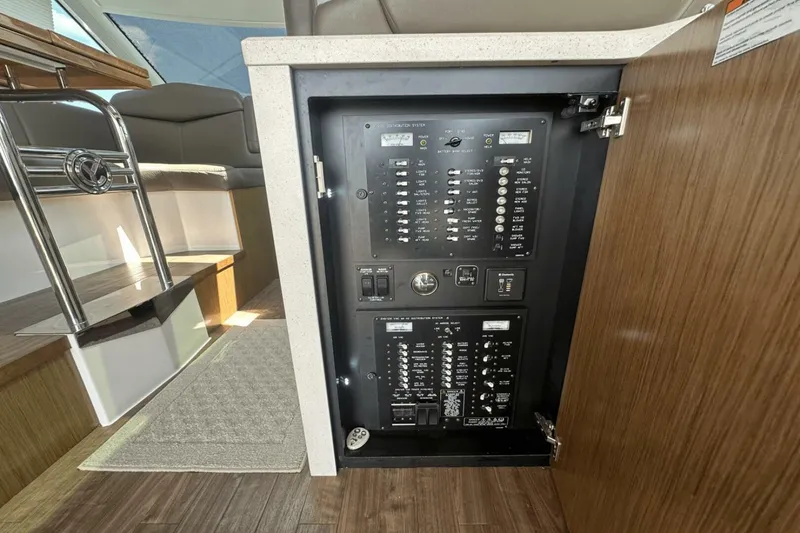 Slide: The Image of Cruisers Yachts Cantius 2016 - 5541113