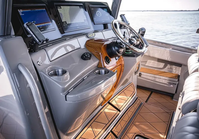 Slide: The Image of HCB 42 Lujo 2023 - 5537599