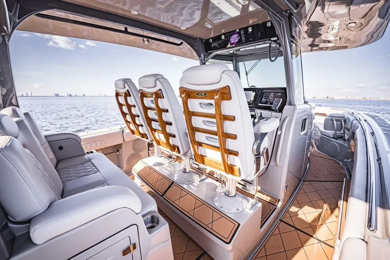 Slide: The Image of HCB 42 Lujo 2023 - 5537605