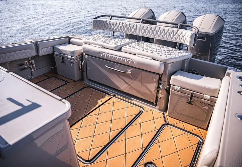 Slide: The Image of HCB 42 Lujo 2023 - 5537612